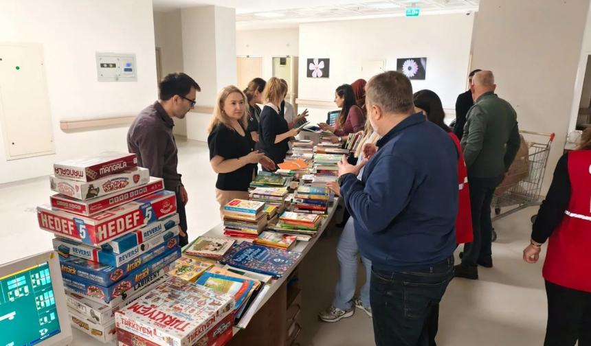 Hastane odalarında umut dolabı: Minik hastalara Kızılay’dan anlamlı destek