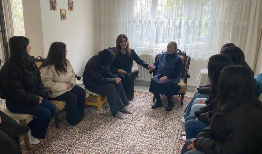 Manisa’da nesiller arası bayram sevinci