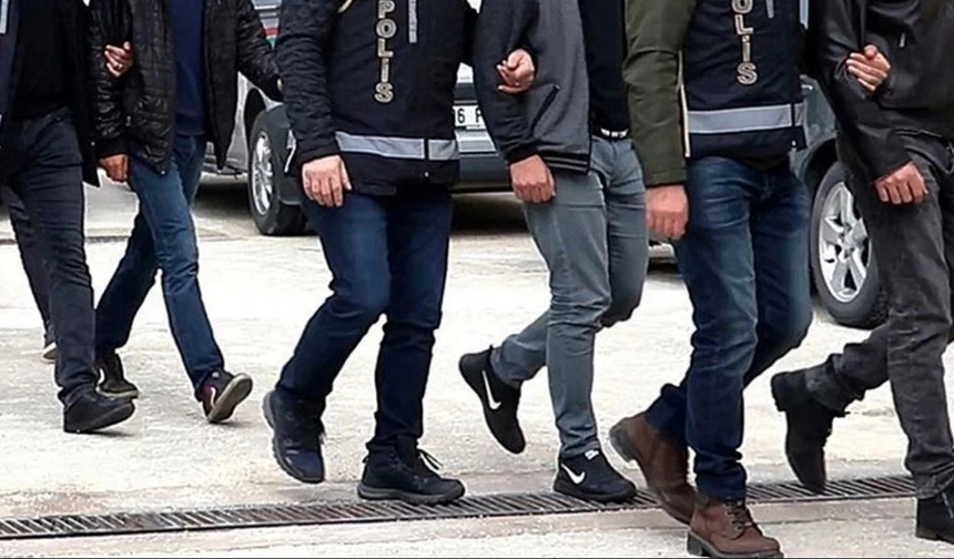 Salihli’de firari hükümlü çatıda yakalandı, cezaevine gönderildi