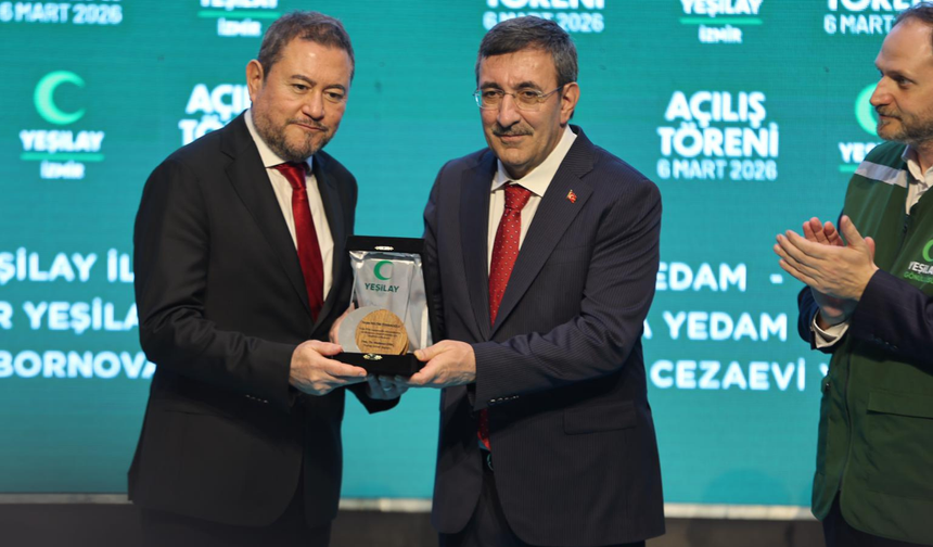 İzmirli iş insanı Nazım Torbaoğlu’na  anlamlı plaket