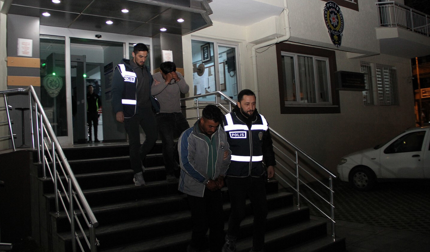 Kula’da inşaattan hırsızlık yapan 2 şüpheli tutuklandı