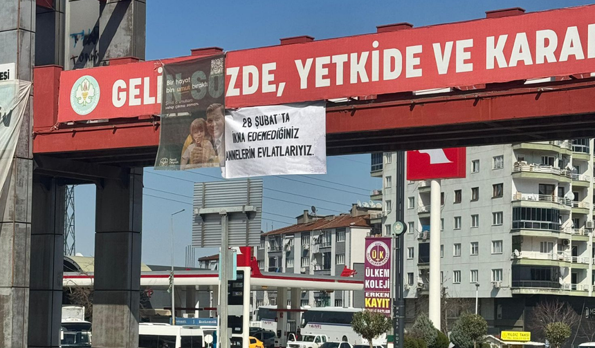 Manisa’da 28 Şubat pankartını AK Parti Gençlik Kolları astı