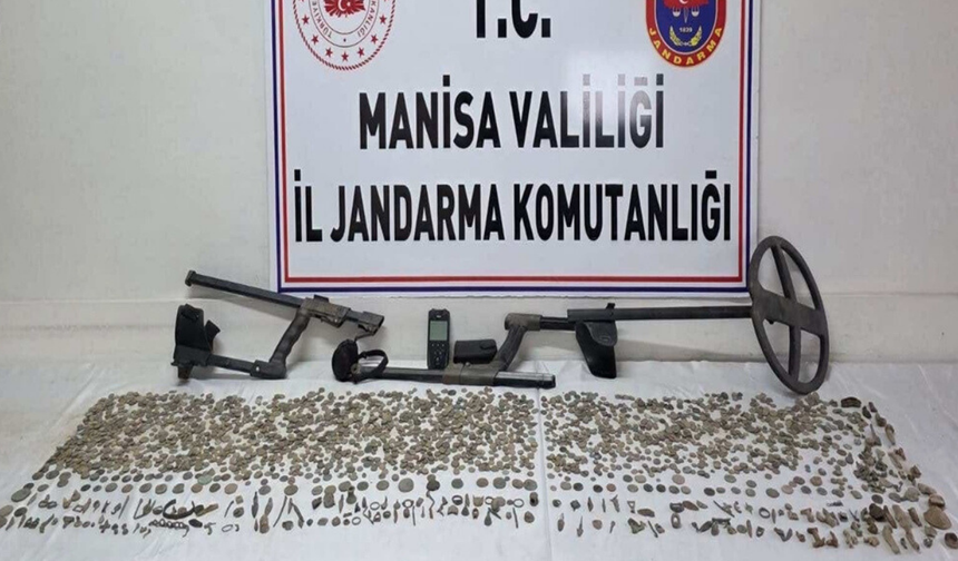 Manisa’da tarihi eser operasyonu: Binlerce sikke ele geçirildi