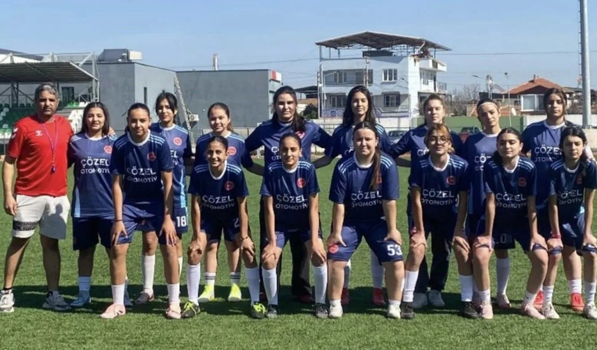 Saruhanlı’da bir ilk: Kız futbol takımı kuruldu