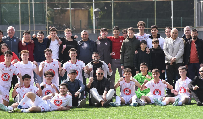 Yunusemre Belediyespor’dan üst üste 3. şampiyonluk