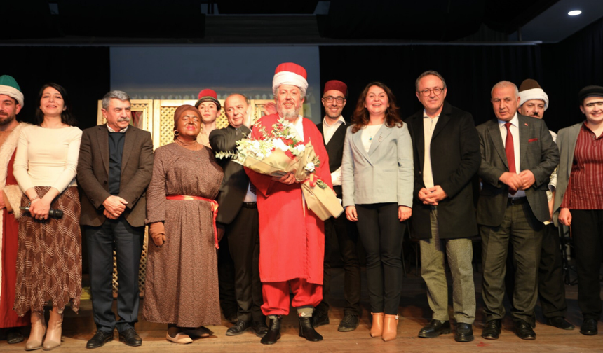 Yunusemre'de "Fotoğrafçı" oyunu geleneksel tiyatroyu modern dokunuşla buluşturdu