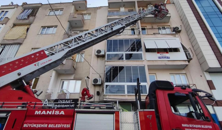 Turgutlu'da çamaşır makinesinden çıkan yangın paniğe neden oldu