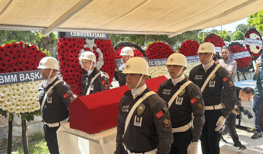 İzmir’deki kazada şehit olan polisin cenazesinde gözyaşları sel oldu