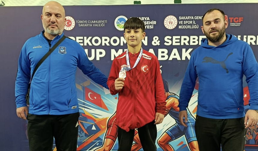 Yunusemreli güreşçiler Sakarya'da Manisa'nın gururu oldu