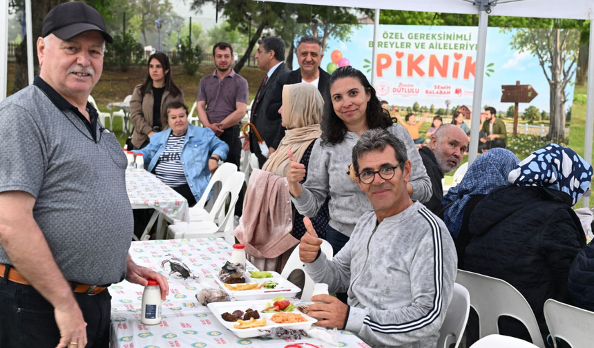 Yağmurda renkli buluşma: Özel bireyler ve aileleri piknikte bir araya geldi