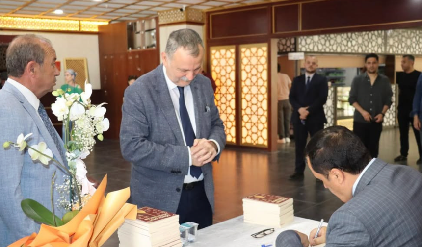 Yunusemre’de halk ozanı Erol Akar’a imza desteği