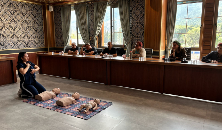 Acil durumlara hazırlık: Yunusemre’de personel ilkyardım eğitimi aldı