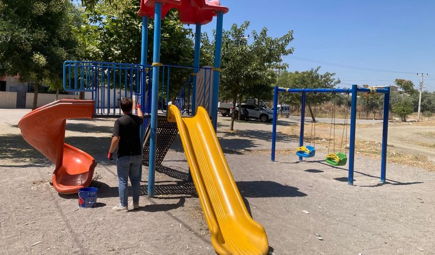 Yunusemre’de parklara yaz bakımı