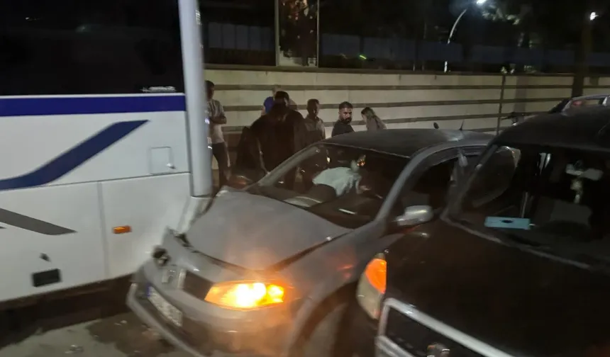 Şehzadeler'de zincirleme kaza: 3 araçta maddi hasar oluştu