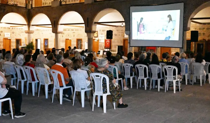 Manisa'da kadın emeği beyaz perdeye taşındı: 'Toz Bezi'ne büyük ilgi