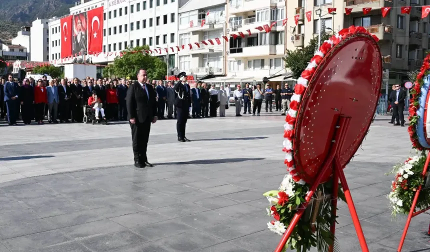 Manisa’da 30 Ağustos coşkusu başladı! Zafer Bayramı için ilk tören Cumhuriyet Meydanı’nda
