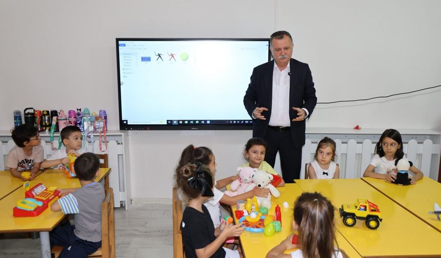 Yunusemre'de yeni eğitim yılı heyecanı: Başkan Balaban çocuklarla buluştu