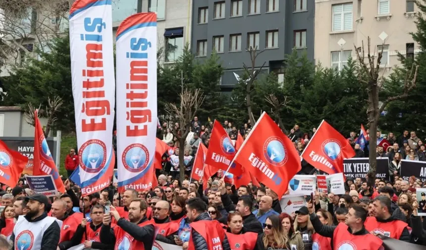 Turgutlu'da okul saldırısına Eğitim-İş'ten tepki: 3 gün kokart takacaklar