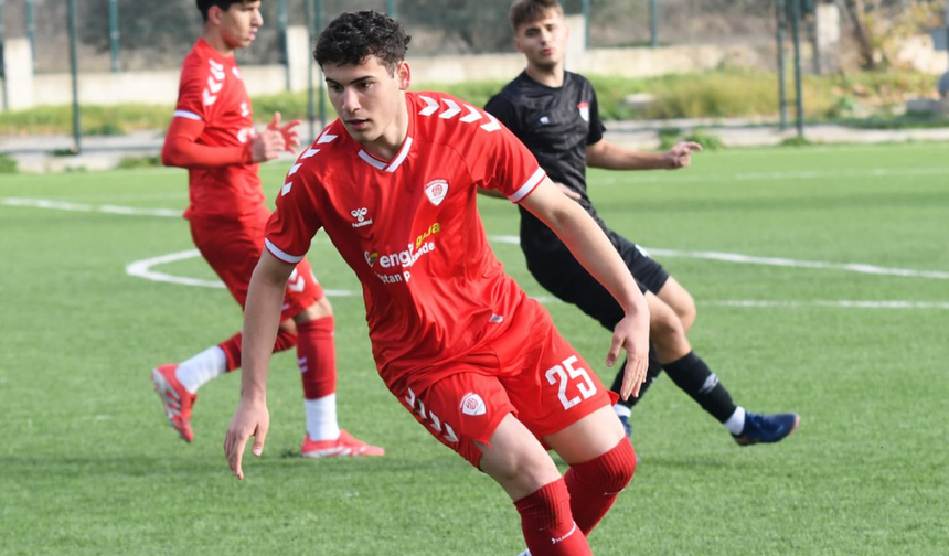Yunusemre'nin genç stoperi Emirhan Yılmaz, Kütahyaspor U19'a gitti
