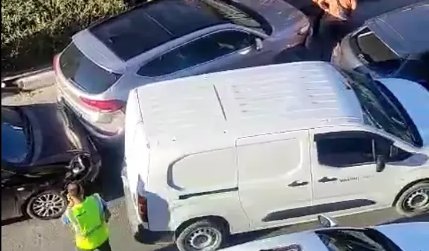 Manisa’da Fatih Köprülü Kavşağı’nda zincirleme kaza: Trafik yoğunluğu oluştu