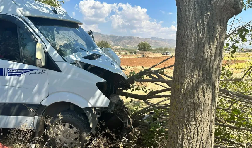 Manisa’da korkutan kaza! İşçi servisi kontrolden çıktı, 16 kişi yaralandı