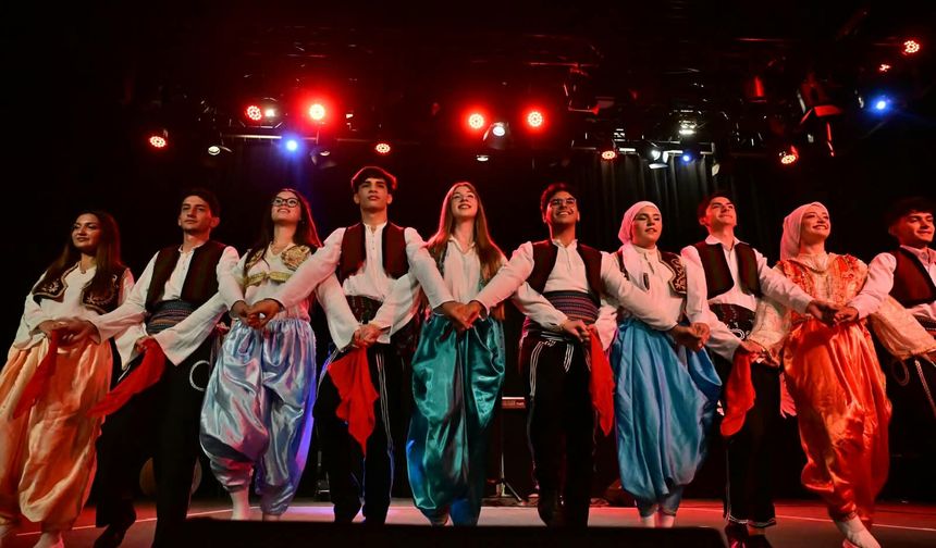Manisa’da Balkan rüzgarı esti: Kültür şenliği renkli görüntülere sahne oldu