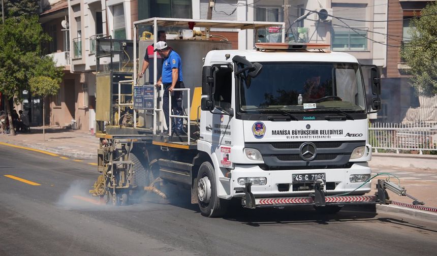 Salihli’de iki cadde daha yenilendi: Asfalt ve yol çizgileri tamamlandı
