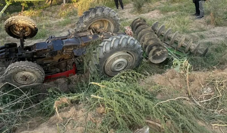 Alaşehir’de traktör devrildi: 2 çocuk babası çiftçi hayatını kaybetti