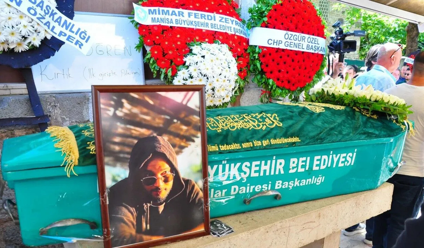 CHP Lideri Özgür Özel, Manisa'da Cemre Öğren'in cenazesine katıldı