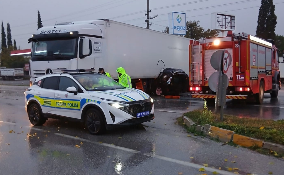 Akhisar'da acı kaza: Karı-koca hayatını kaybetti