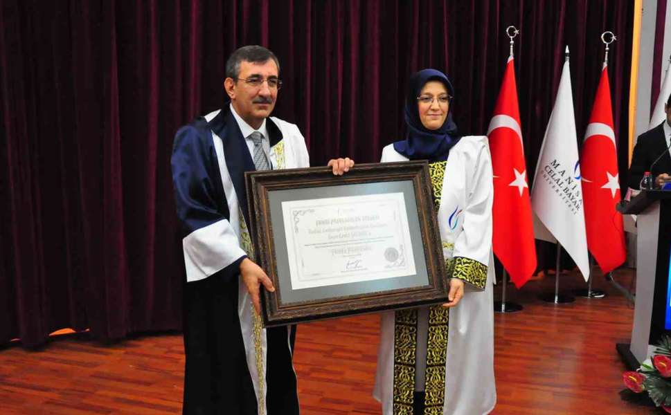 Cumhurbaşkanı Yardımcısı Cevdet Yılmaz’a MCBÜ’de ‘Fahri Profesörlük’ unvanı