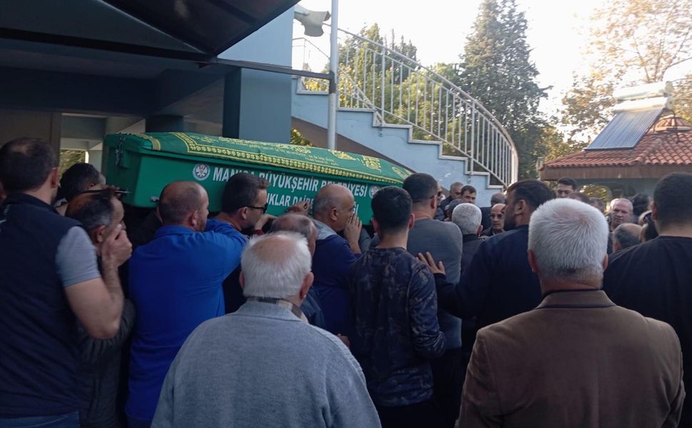 Ahmetli'de  emekli öğretmen kazada yaşamını yitirdi