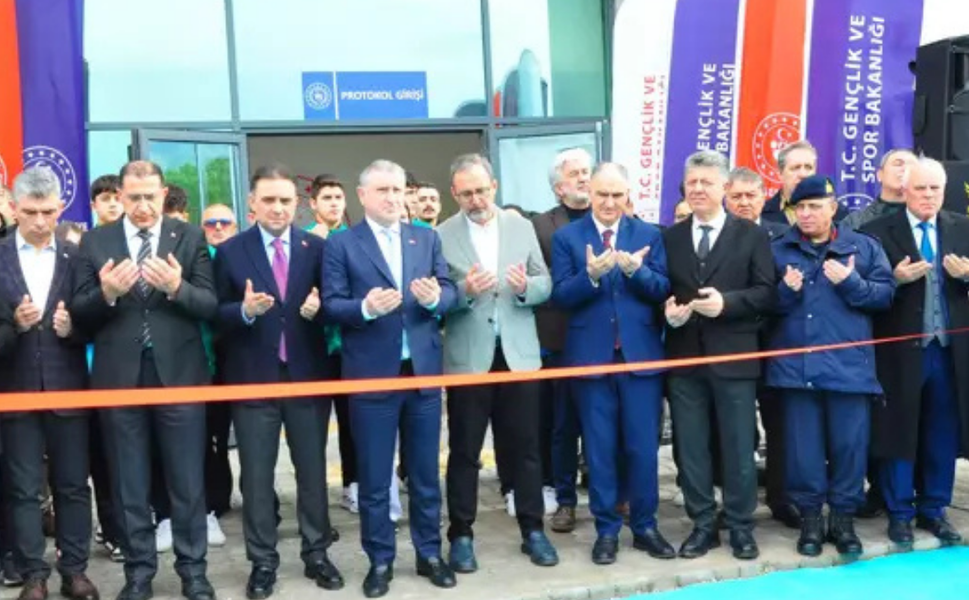 Soma'da  6 bin kişilik Nazım Yavuz Stadı açıldı