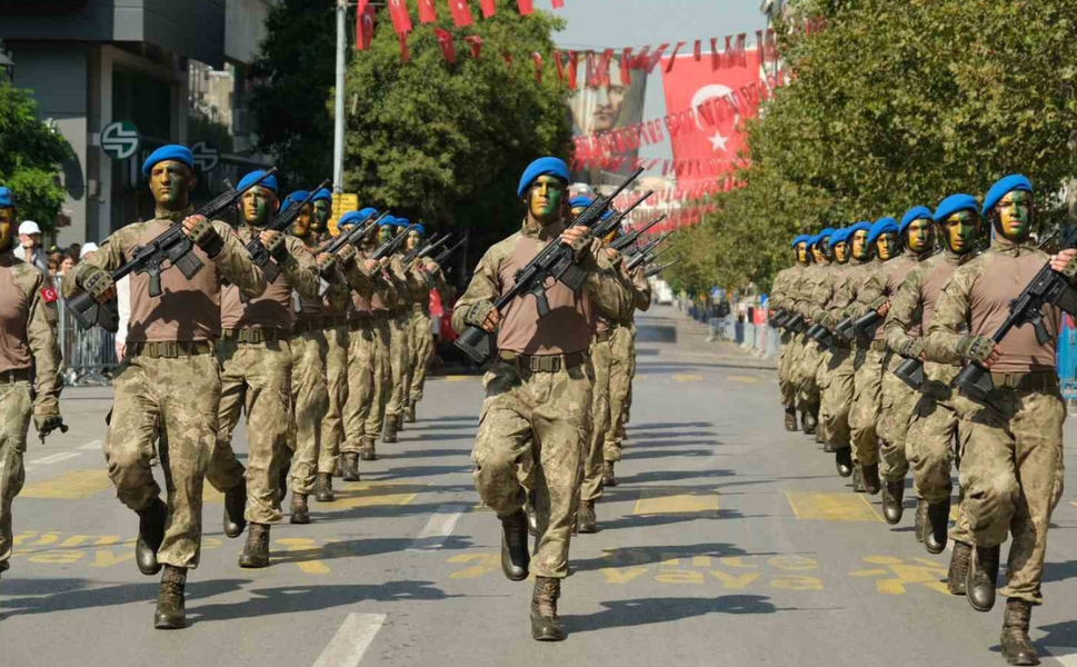 3 bin 559 Er Manisa’da komando beresini takıp ant içti