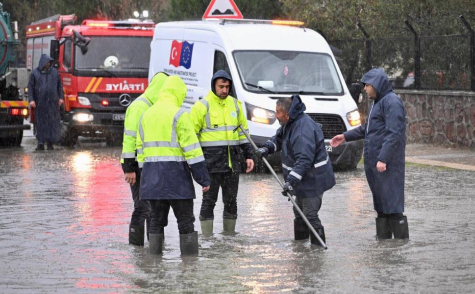 Manisa Büyükşehir'den dere kenarları ve eğimli alanlarda heyelan riski uyarısı