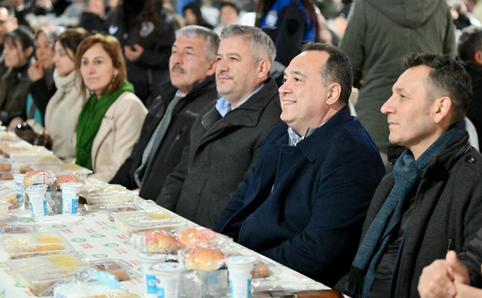 Büyükşehir’in iftar sofrası Gördes’te kuruldu