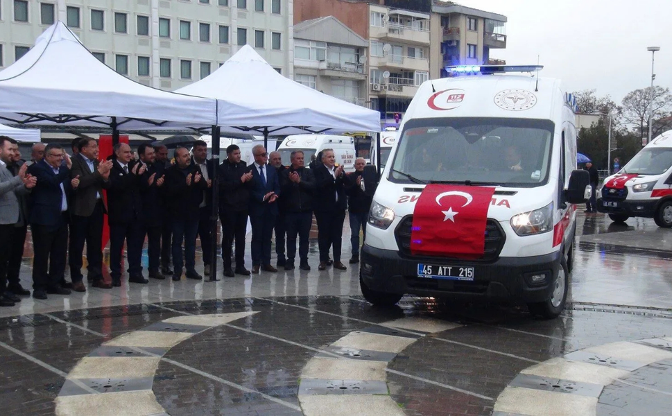 Manisa’nın 112 filosu büyüdü: 8 yeni ambulans hizmete girdi