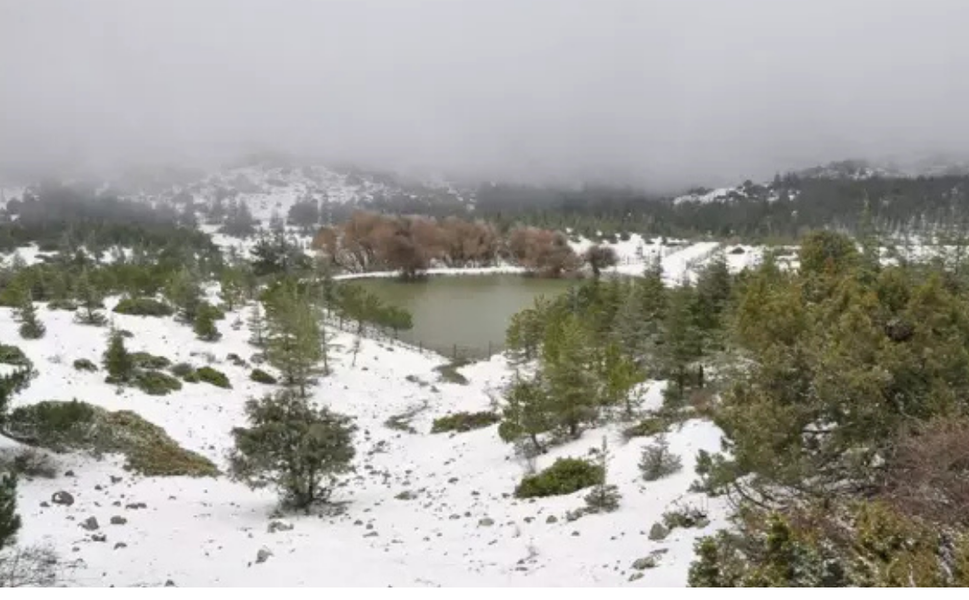 Spil Dağı beyaza büründü