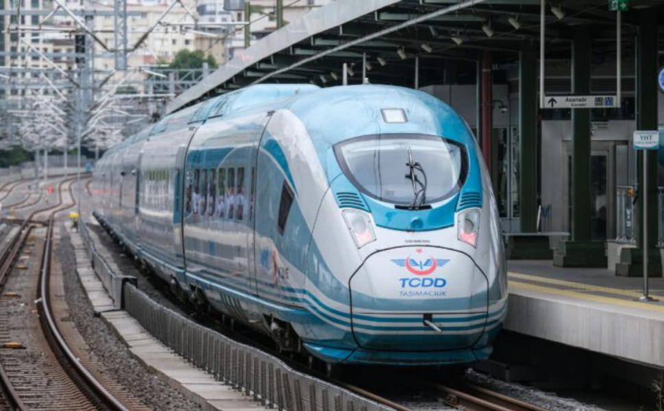 Baybatur müjdeyi verdi: Yüksek hızlı tren Manisa’dan geçecek