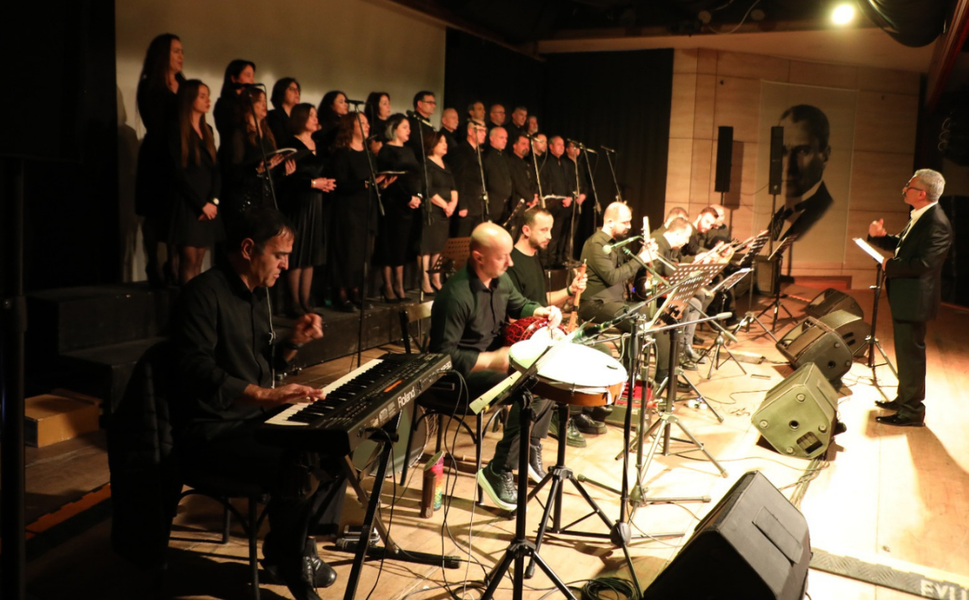 'Atatürküler' Yunusemre'de müzikseverlerle buluştu