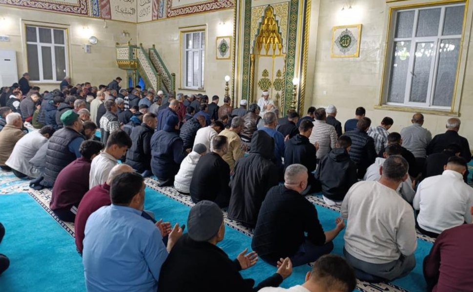 Selendi’de Kadir Gecesi coşkusu: Camiler doldu taştı