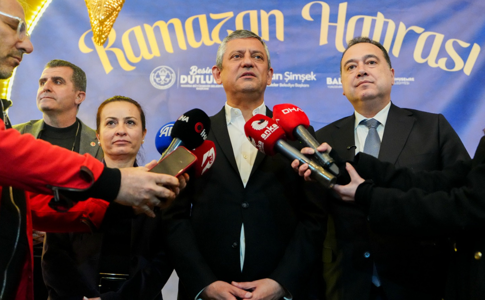 CHP lideri Özgür Özel, Manisa halkıyla iftarda buluştu