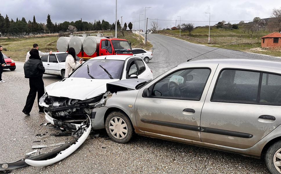 Kula’da yarım saat arayla iki kaza