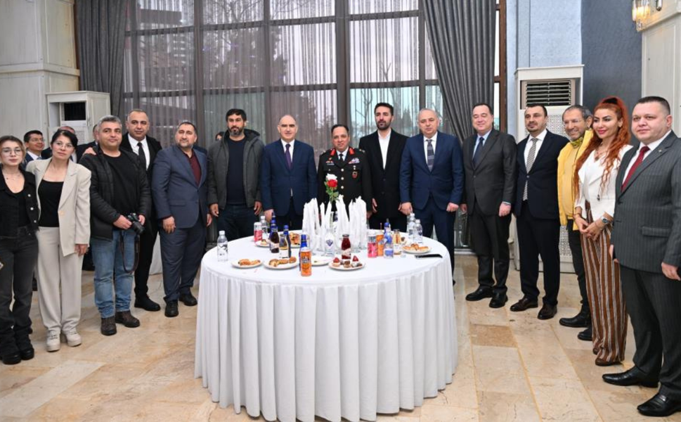 Manisa’da resmi bayramlaşma töreni Öğretmenevi’nde gerçekleşti