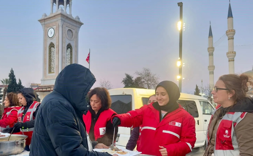 Manisa'da 1000 kişilik iftar sofrası kuruldu