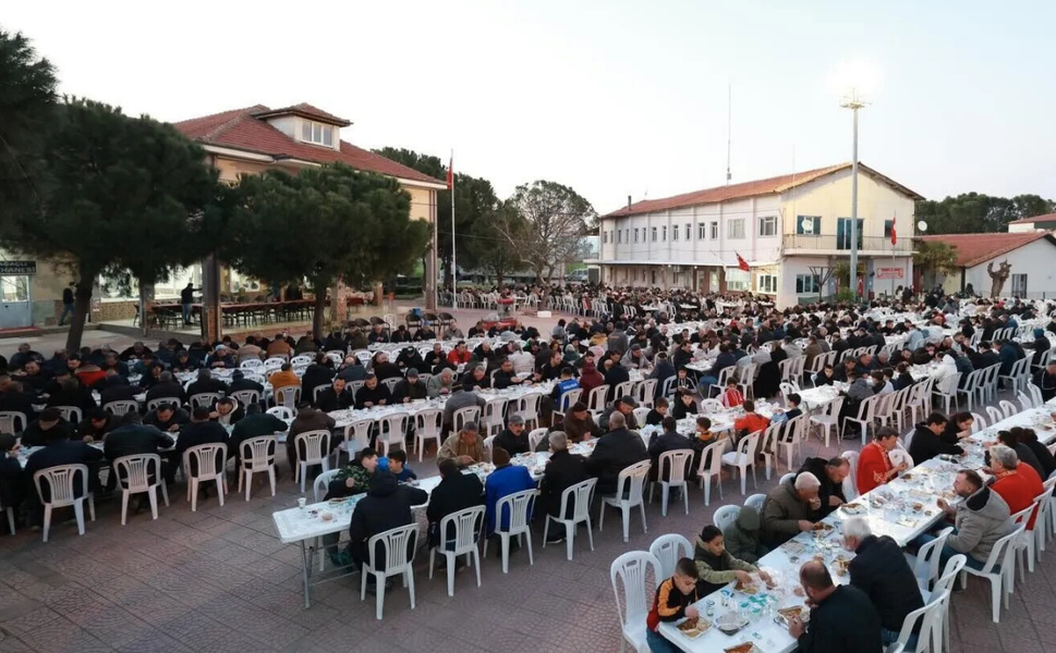 İftar sofraları Şehzadeler’de kuruldu