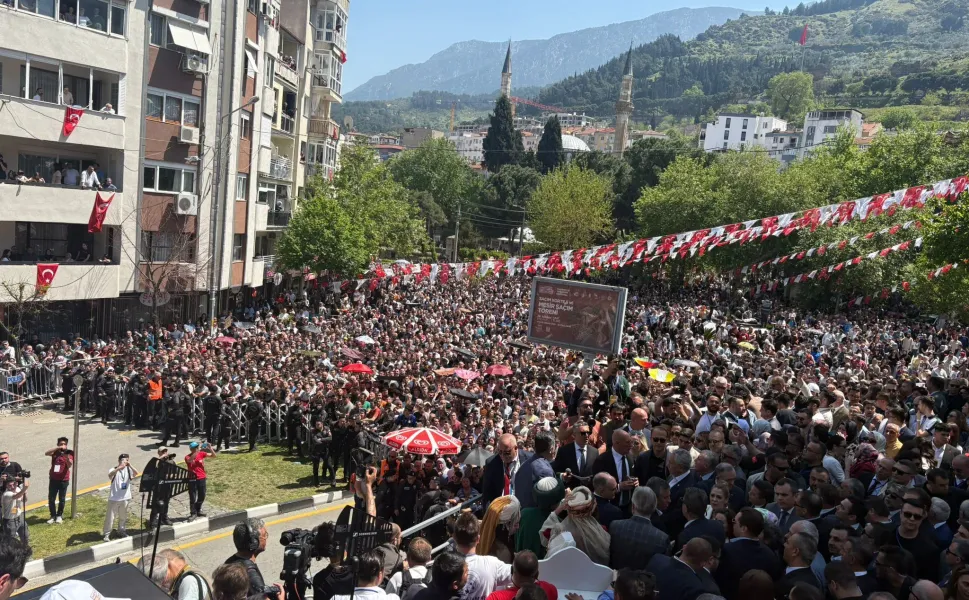 486 yıllık gelenek sürdü: Mesir saçım töreninde binler şifaya koştu!