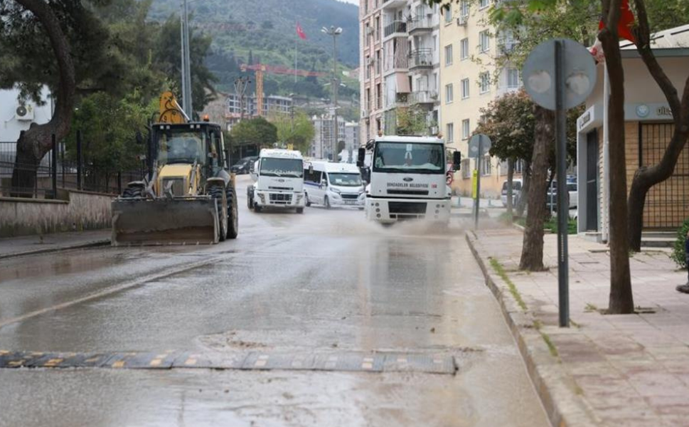 Şehzadeler’de kentsel dönüşüm bölgesinde temizlik seferberliği