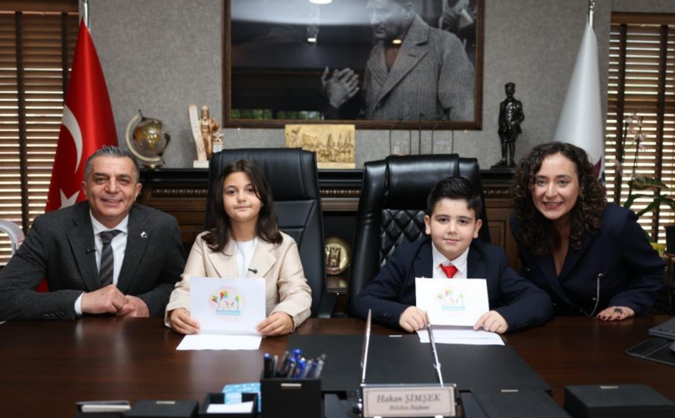 Şehzadeler’de 23 Nisan coşkusu: Başkan Şimşek koltuğunu çocuklara devretti