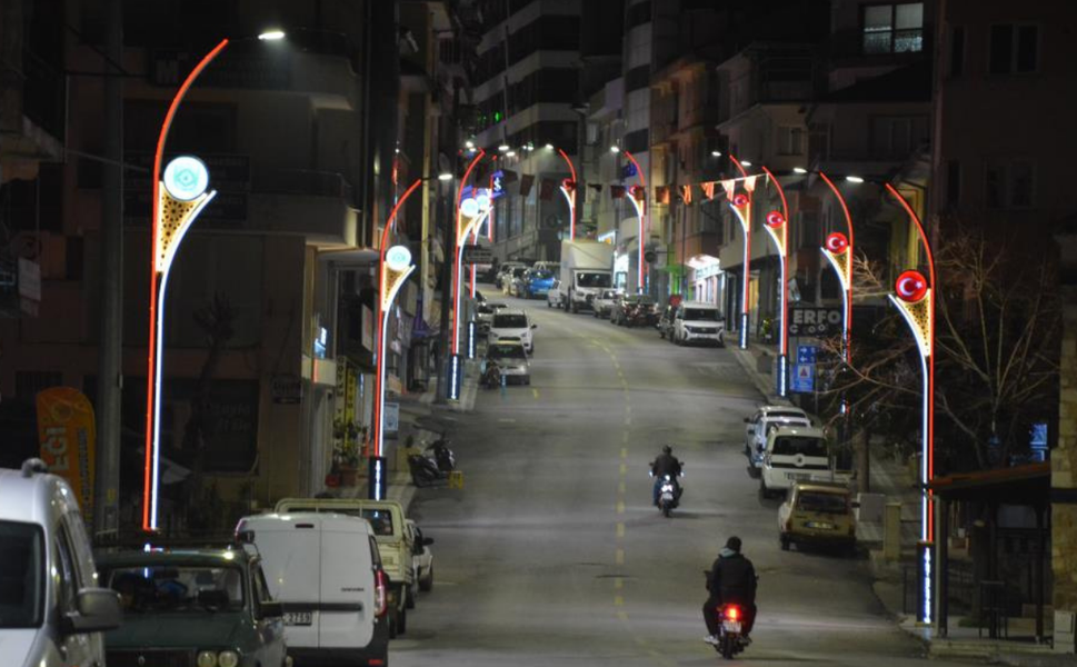 Demirci Ay-yıldız motifli ışıklarla aydınlandı